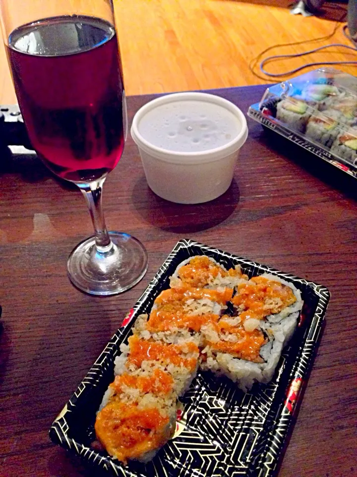 Snapdishの料理写真:Sushi and wine|ruthie aideyanさん