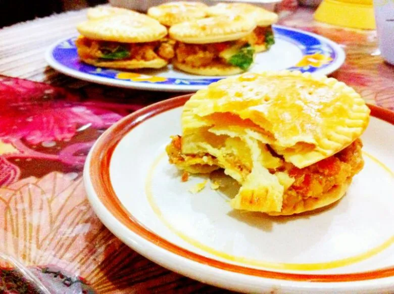 Rough Puff pastry with chicken and vegetable filling :)|Diyana Shahrol-Zakiさん