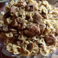 Snapdishの料理写真:Chicken Marsala with Bow-tie Pasta|Araleielさん