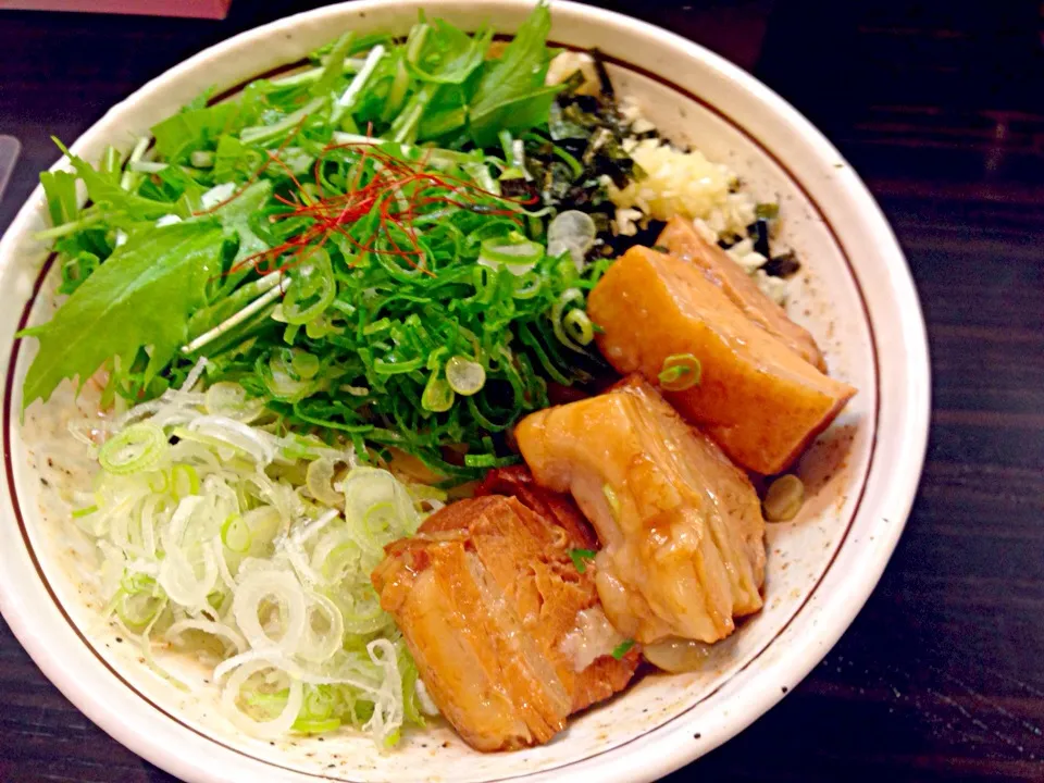 トロ肉のせ和え麺|ともみちさん