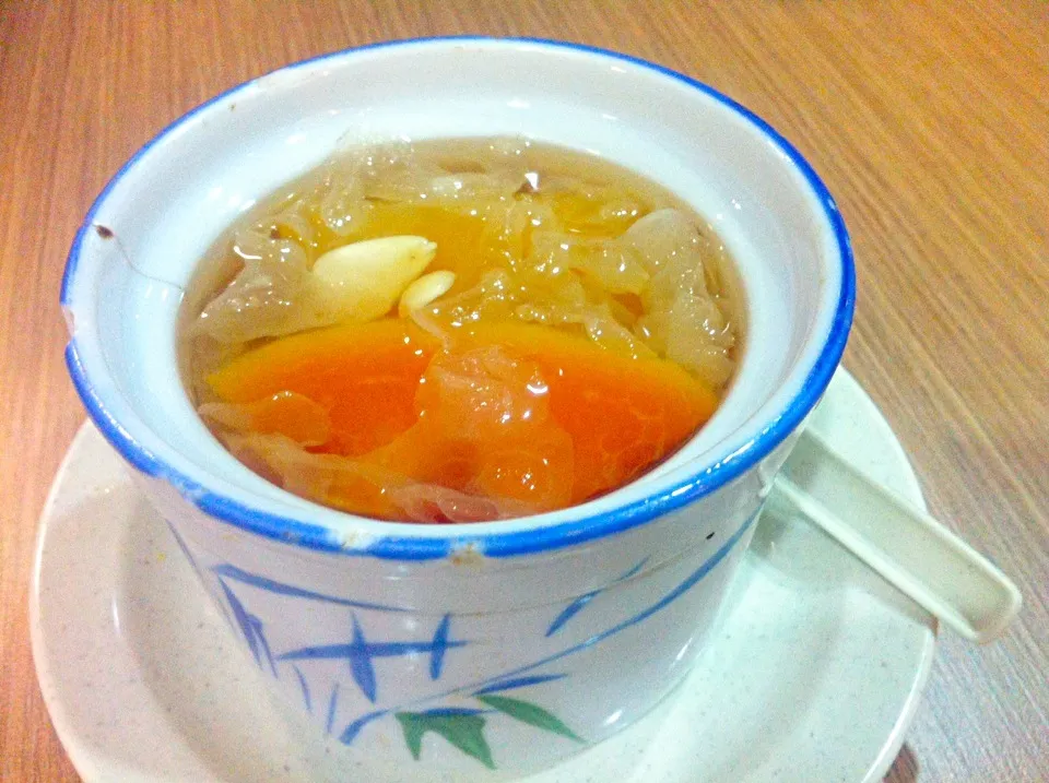 Papaya & white fungus soup with almonds|skyblueさん