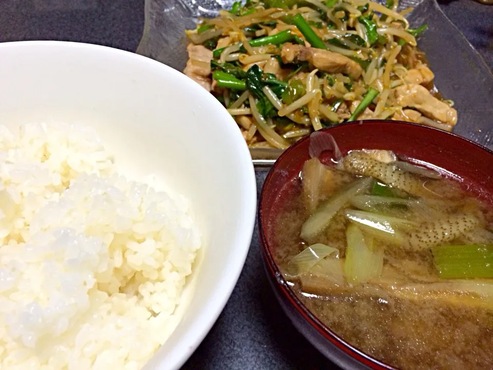 Snapdishの料理写真:#夕飯 炒め茄子ネギ味噌汁、白米、オータムポエム豚もやし炒め。油の染みた茄子さべーーーっ！おかわりしたさ。|ms903さん