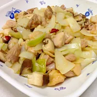 鶏肉と玉ねぎと椎茸炒め|kawaguchiさん