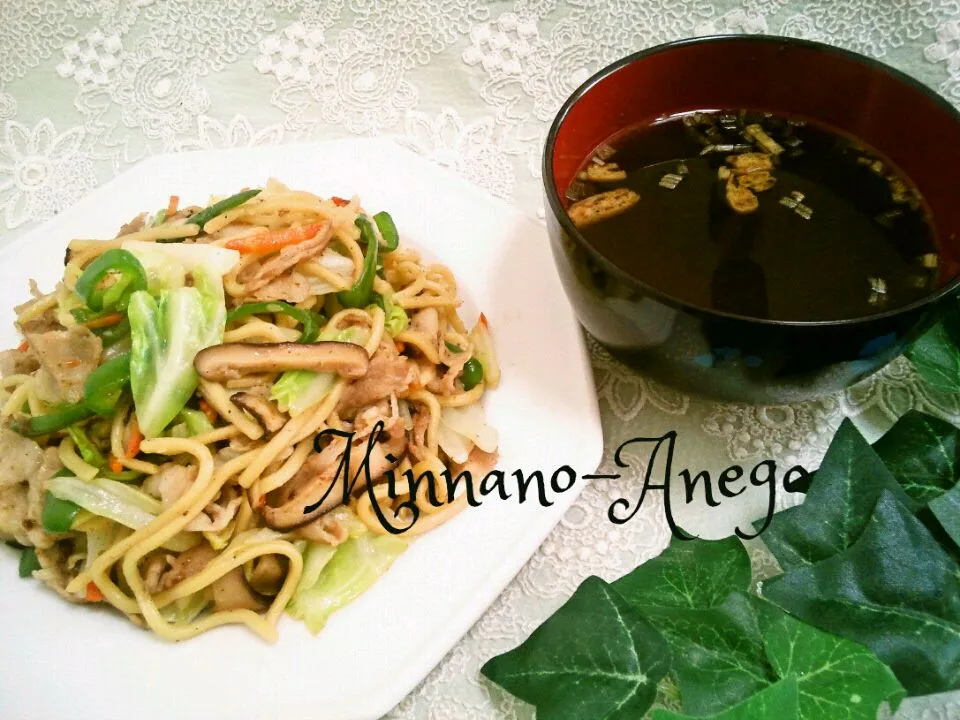 Snapdishの料理写真:焼きうどん・お味噌汁|みんなのあねごさん