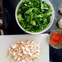 Snapdishの料理写真:chopping spinach for a quick super dinner|Denimoholicさん