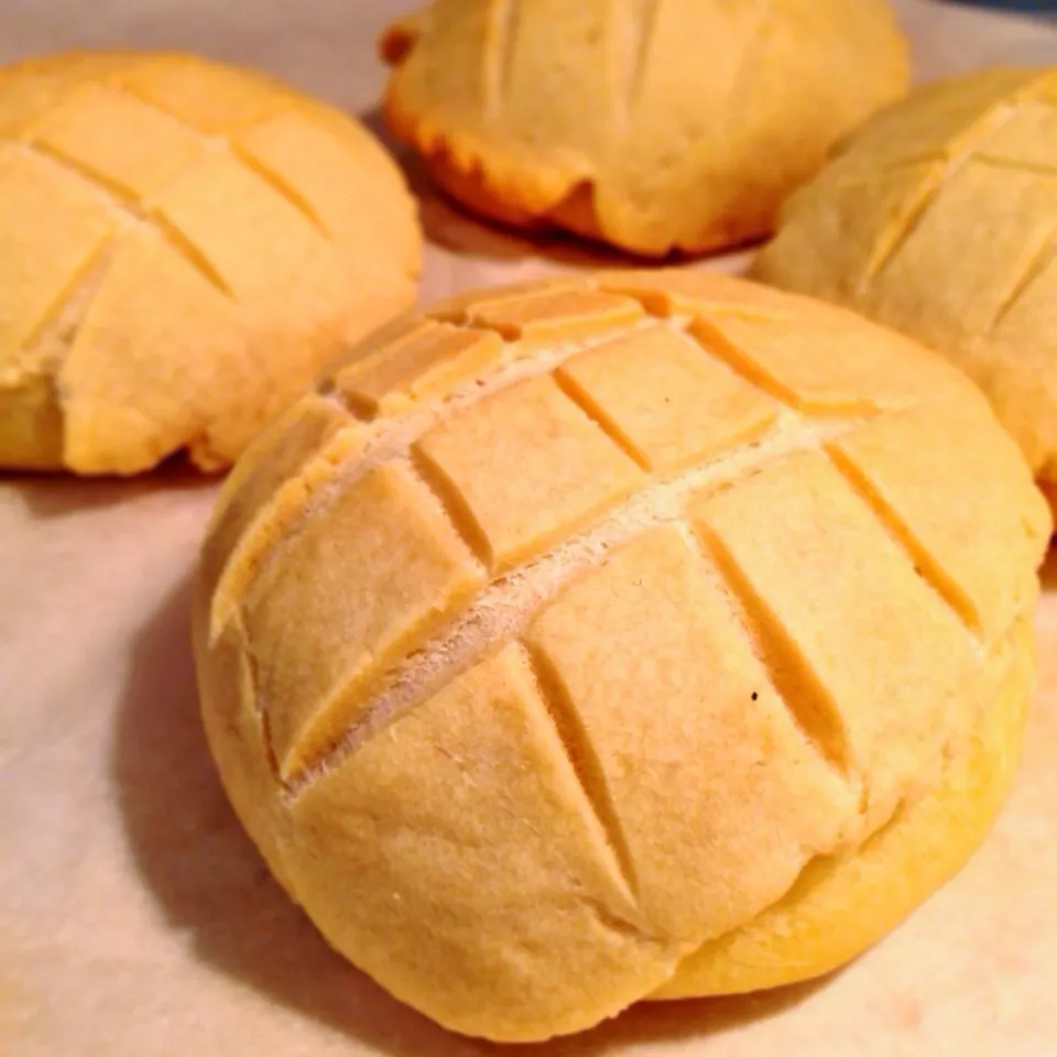 初メロンパンー。焼き目がつかなかったからまた挑戦しよ！|みさきさん