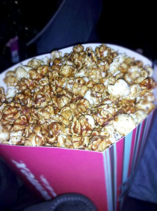 Domingo de cine con unas...
Caramel corn pop's!!!|Javier Rdz.さん