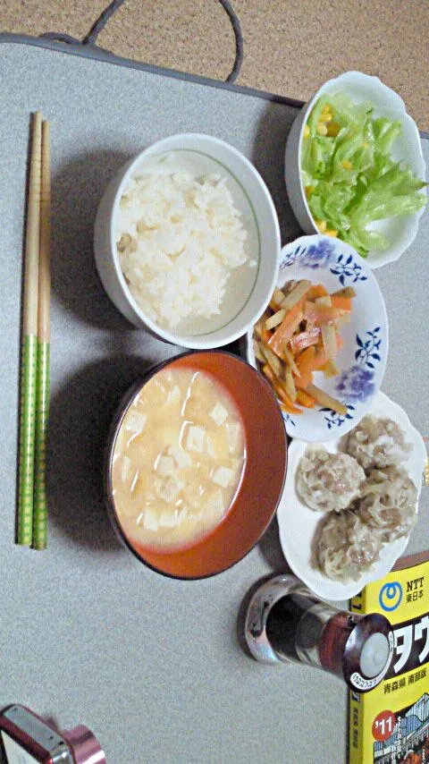 手作り焼売  金平ごぼう  サラダ  豆腐の味噌汁 ご飯|佐竹真梨子さん