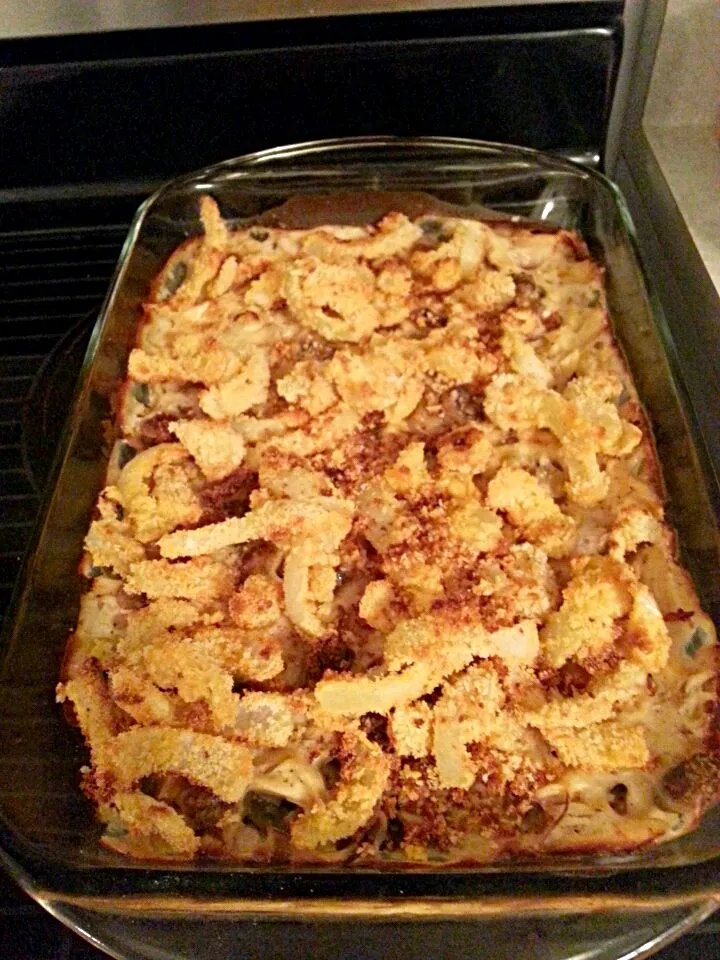 Chicken & green bean casserole with oven baked onion rings.. Rachael Ray inspired..|Dana Cairnsさん