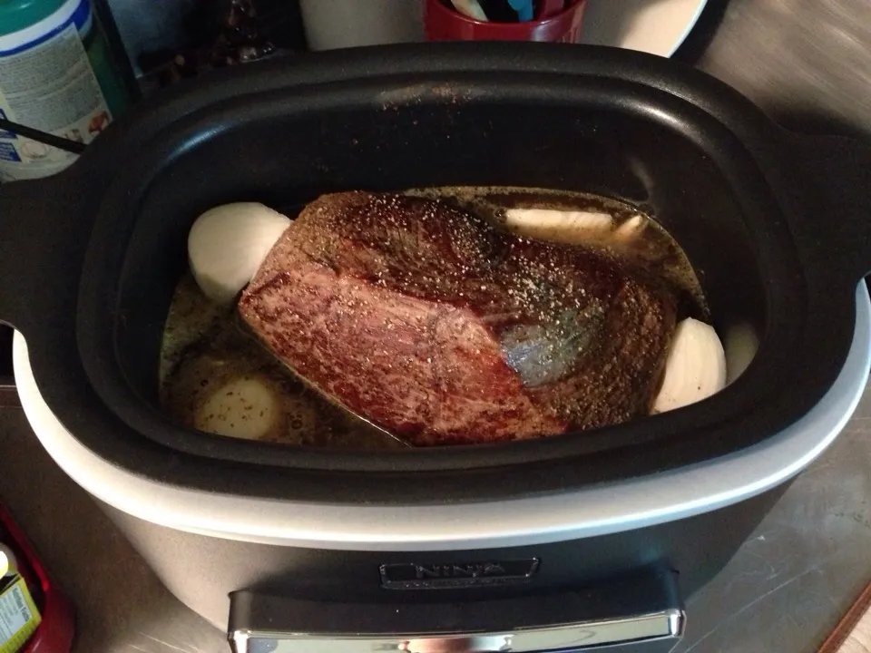 5 lb. roast seared & slow cooking in my new ninja|Meghan Ross-Medinaさん