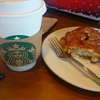 Snapdishの料理写真:caramel machiatto & apple fritter :)|PauLeNeさん