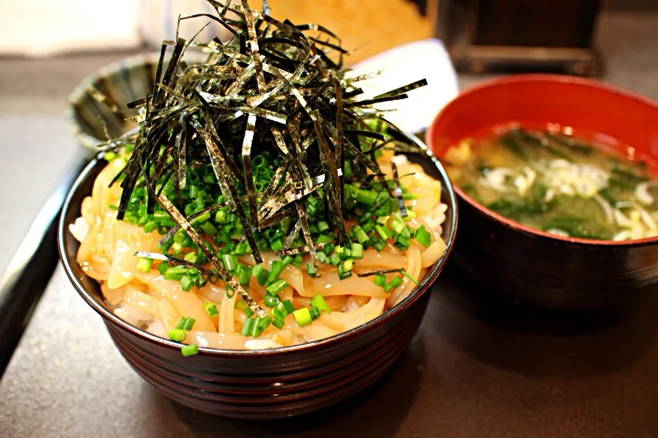 活いか丼|マハロ菊池さん