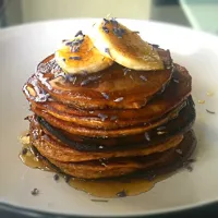 Apple cashew pancakes with banana and lavender|lauren tickellさん