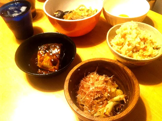 晩御飯はすき焼、シーチキンの炊き込みご飯、鯖味噌煮、島らっきょ炒め|ひなはるさん