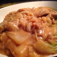 Snapdishの料理写真:男子一人飯~前日に残ったキムチ鍋の残り達。クリームあんかけうどん~|ゆーすけさん