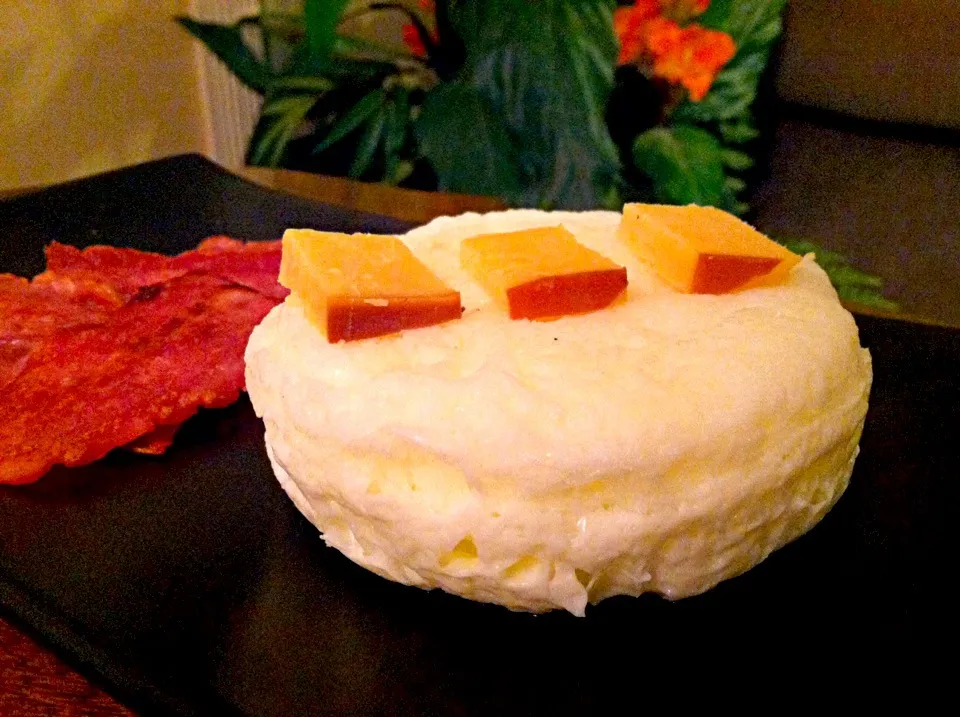 Snapdishの料理写真:Egg whites, reduced fat turkey bacon and smoke goudam cheese|Abigailさん