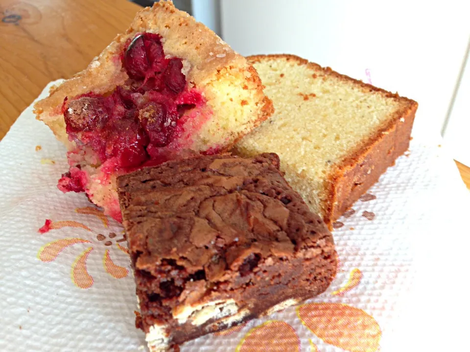 Snapdishの料理写真:Brownies, vanilla loaf, and cranberry cake.|Dean M Rogersさん