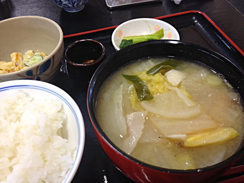 営業マンの昼ごはん  ちゃんこ定食650円|ぽんたさん