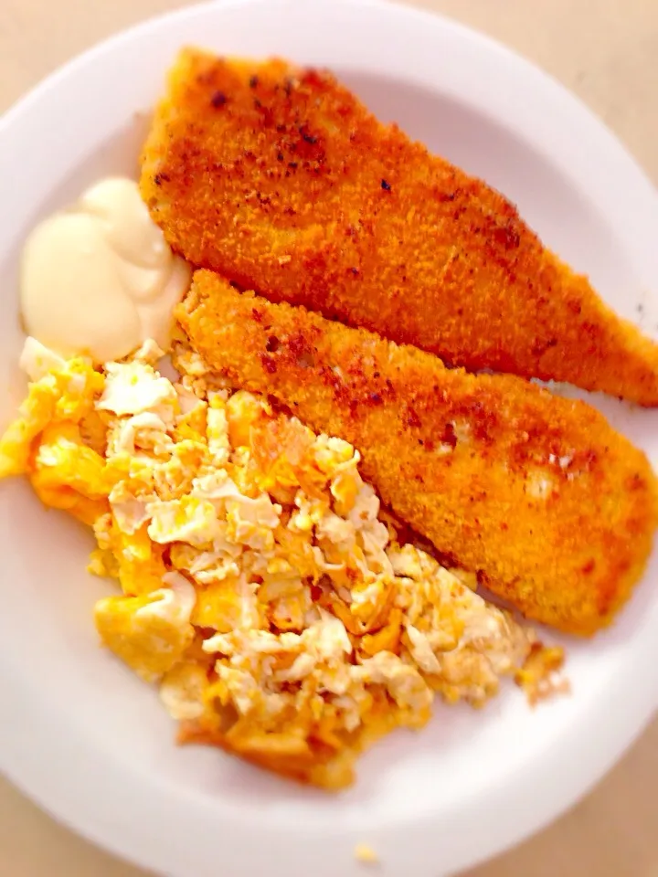 Bread crumble fish with scramble egg|Jennieさん