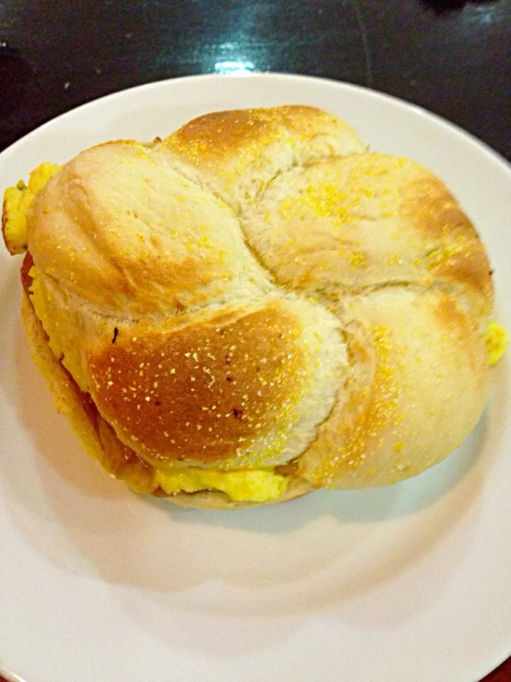 Spam Classic, Egg & Cheddar Cheese on Kaiser Bun!|iamfem05さん