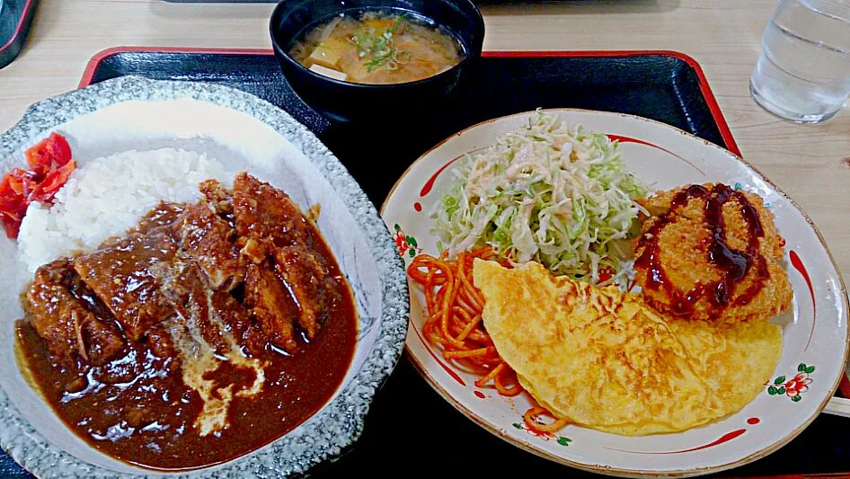 Snapdishの料理写真:チキンカレーとコロッケ定食☆|Rie Igarashiさん