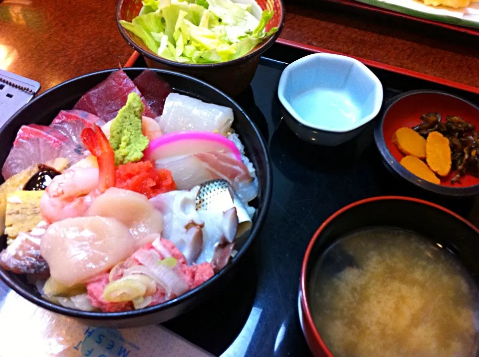 スペシャル海鮮丼(●´･(ｪ)･`●)∩|ももみさん