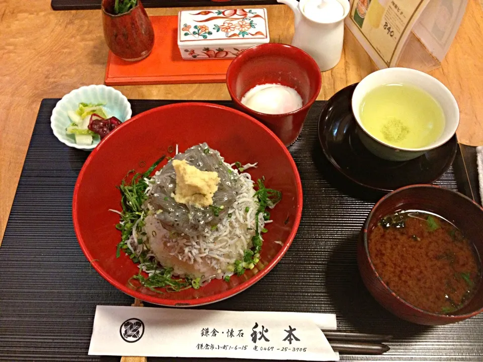 Snapdishの料理写真:生しらす丼|あめりさん