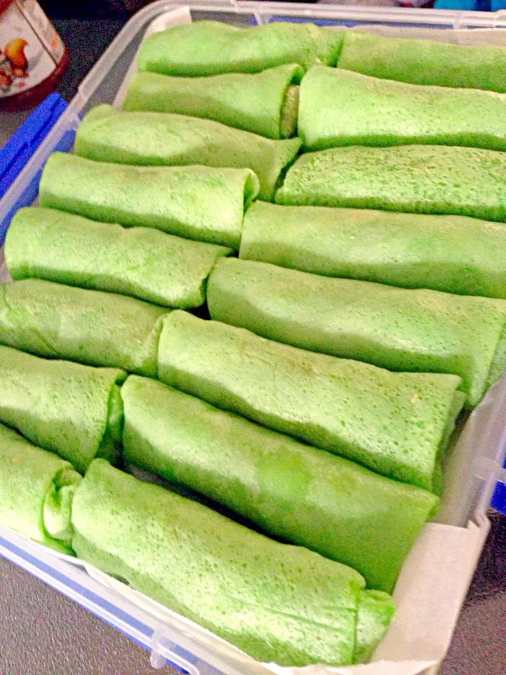 Pandan crepe with coconut fillings|Jennieさん