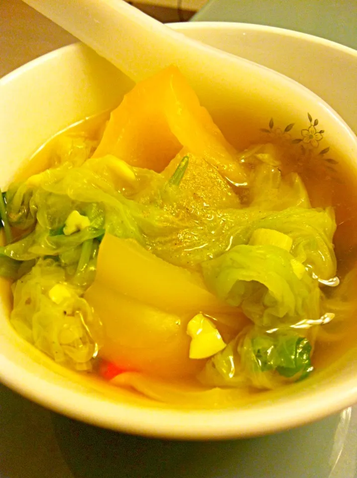 Home made Asian veggie soup with tofu|Jorge Bernal Márquezさん