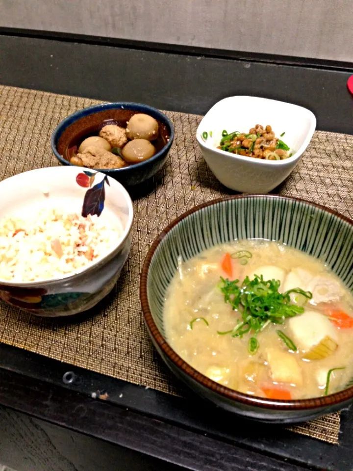 鮭ご飯 豚汁 鯛の子と里芋のウマ煮|ちえさん