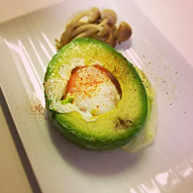 michakoさんのFried egg in avocado|ユウさん