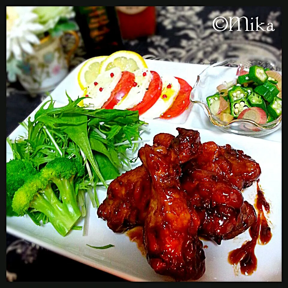 🍴手羽元の甘辛煮🐔トマトとモッツァレラのカプレーゼ🍅オクラと茗荷のさっぱり和え|Mika❈さん