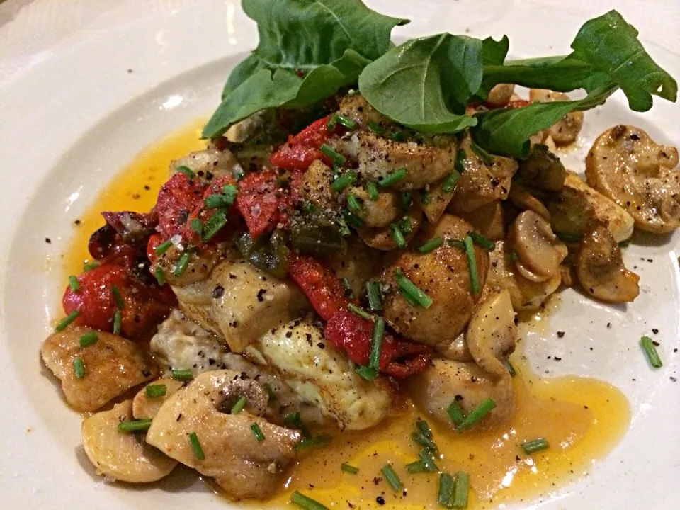 Halloumi and Mushroom with red Peppers|Sergio Lacuevaさん