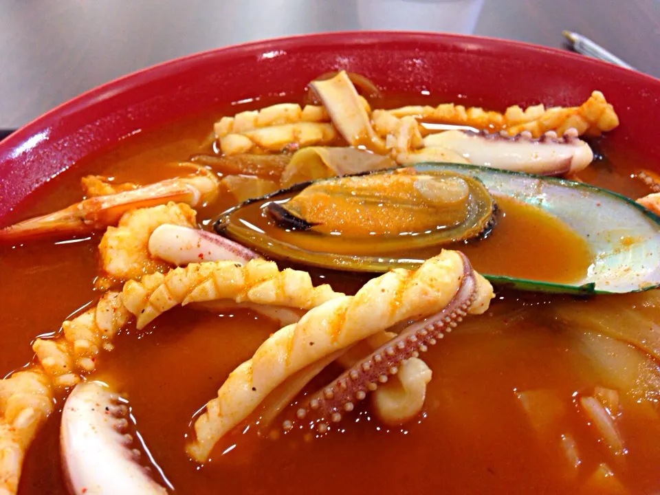 Snapdishの料理写真:Korean Seafood Noodle Soup|Leo D.さん