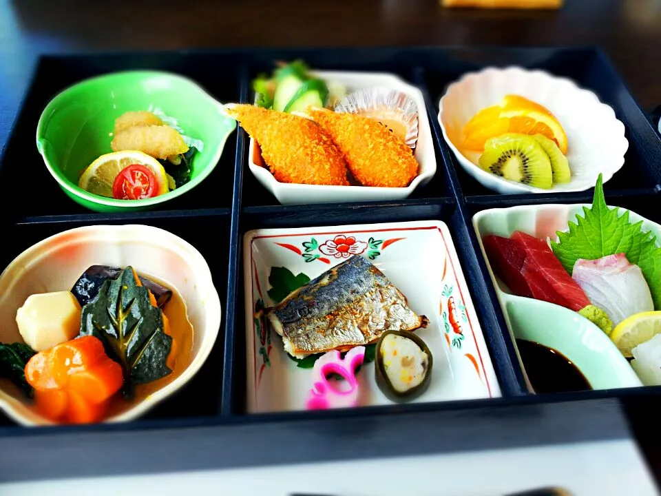 昼飯は釜飯付き。|えすとさん