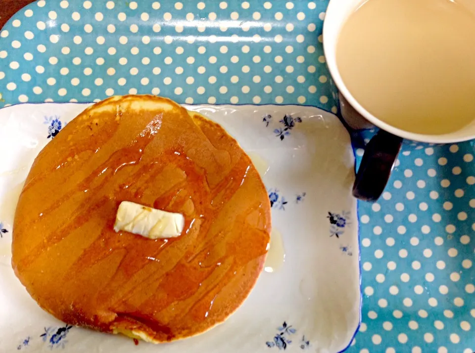 Snapdishの料理写真:ホットケーキたべてー寝てーいまー♥ゆるー休日|中村 瞳さん