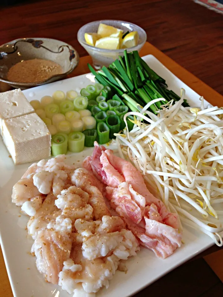 三河牛モツと三河地鶏の皮肝の鍋|あきらさん