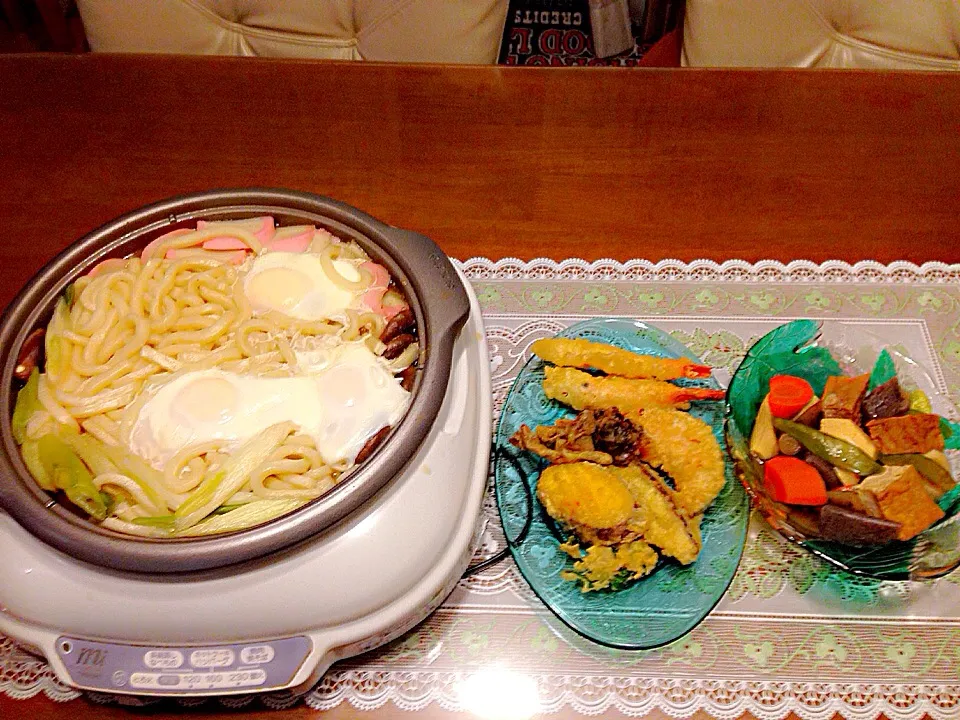 Snapdishの料理写真:鍋焼きうどん & 天ぷら|Lina Salingsingさん