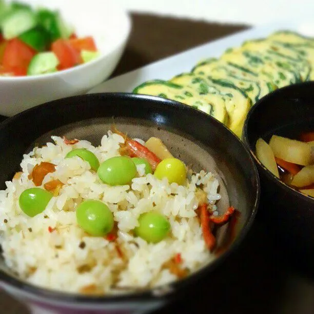 蟹の炊き込みご飯 ～銀杏のせ～
ほうれん草のだし巻き玉子
けんちん汁
サラダ|（ま）さん