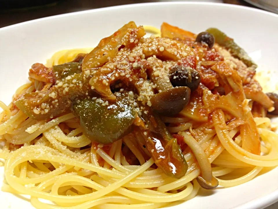 シーチキンと蓮根、ピーマン、シメジのトマトソーススパ🍝|ATSU★さん