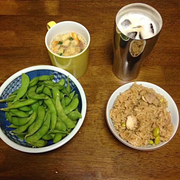 巷で話題の、ビール枝豆炊き込みご飯を作ってみた。残りがオカズ！|ヴォルガードさん