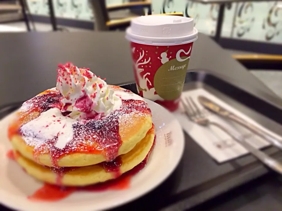 Late sweet-pancake with strawberry sauce and Irish latte|Mak Toniさん