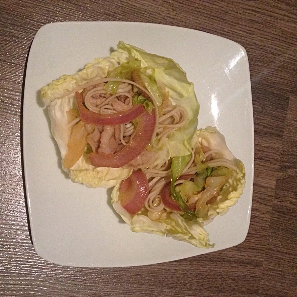 Soba noodle in lettuce cup|Aliceさん