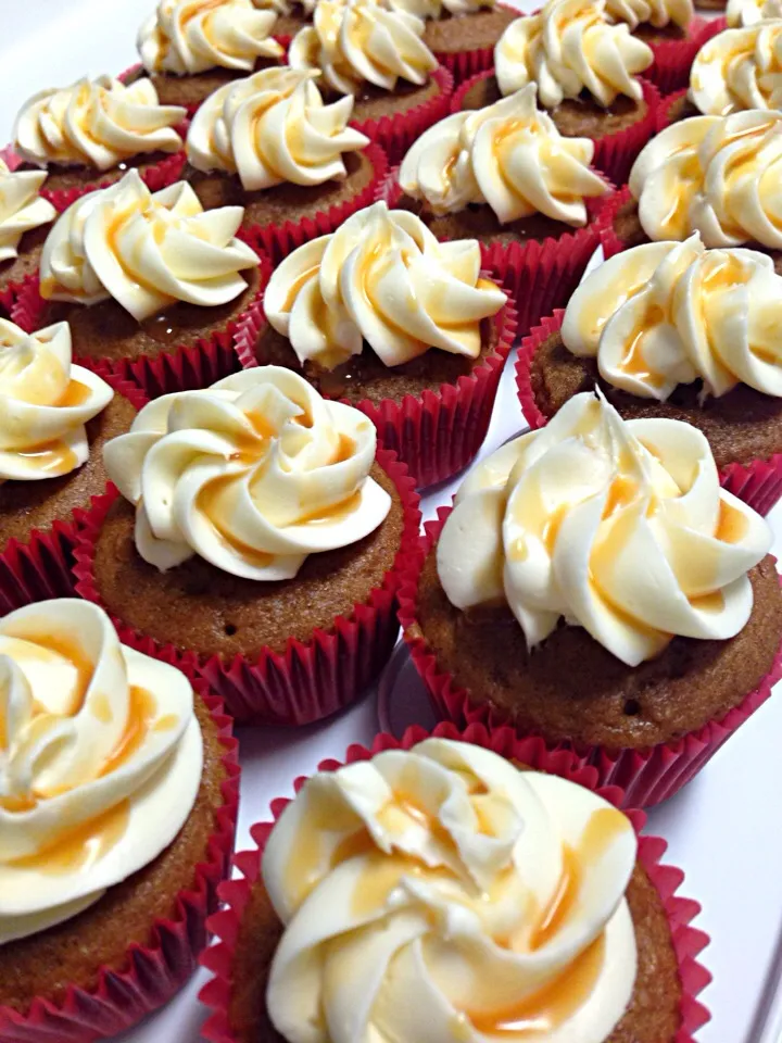 Pumpkin spiced latte cupcakes|emy savageさん