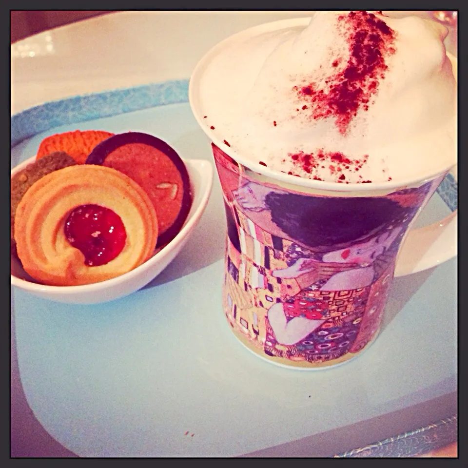 Snapdishの料理写真:Cafe con leche of midnight2am，very ugly，not good at this, haha|coco～delicious❤️さん