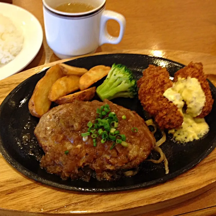 休日の昼ごはん ハンバーグ＆牡蠣フライランチ|ぽんたさん