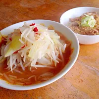 Snapdishの料理写真:野菜たっぷり味噌ラーメンとミニ生姜焼き丼|Keita Ishiiさん