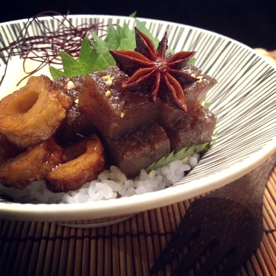 Snapdishの料理写真:竹輪と蒟蒻ステーキのアジアン丼|nori.co.jpさん