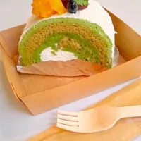 抹茶ロールケーキ