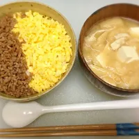 Snapdishの料理写真:そぼろ丼＆味噌汁|aichaaan。さん